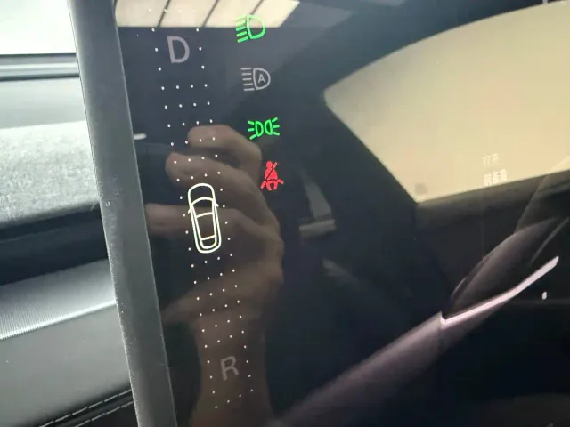 Tesla Model Y — Фото автомобиля 6