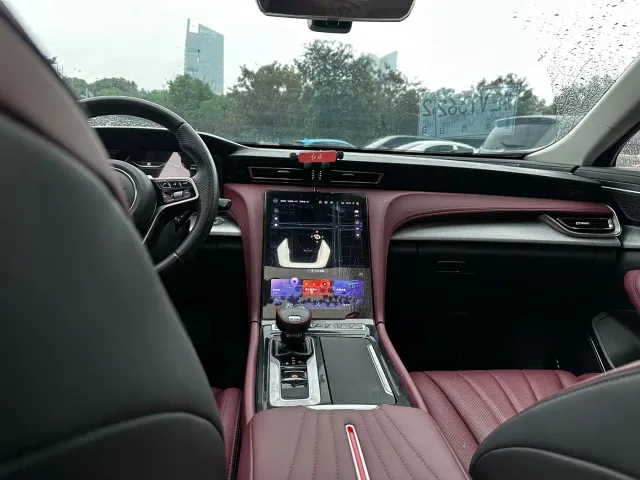 Hongqi H5 — Фото автомобиля 13