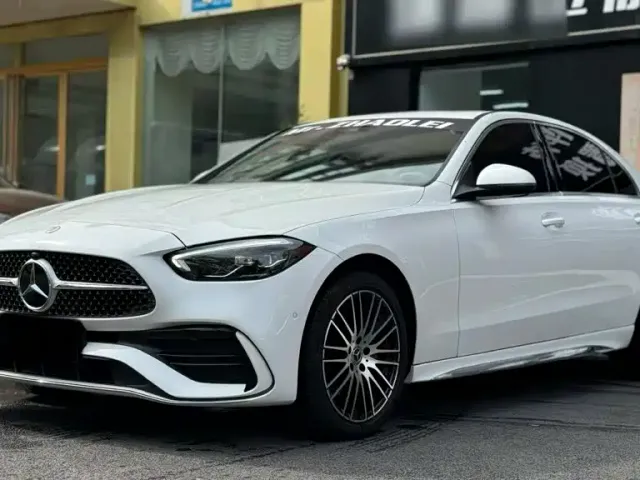 Фотография автомобиля — Mercedes-Benz C-Class