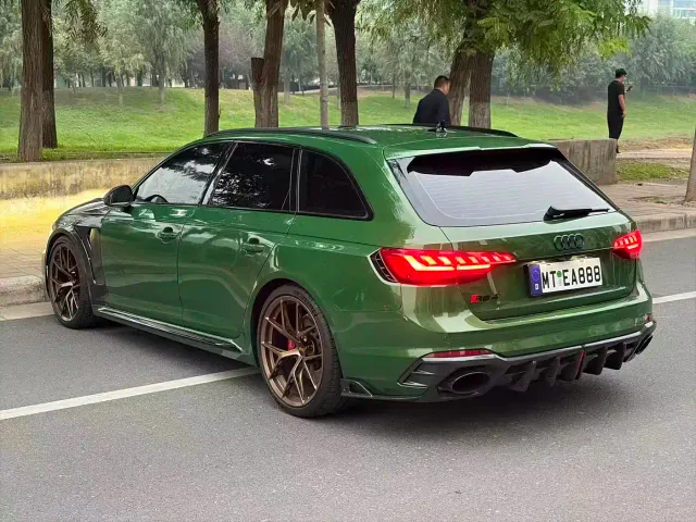 Audi RS 4 — Фото автомобиля 9