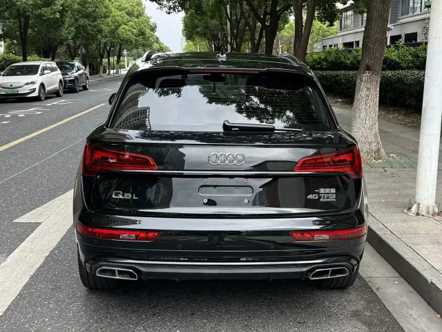 Audi Q5L — Фото автомобиля 12