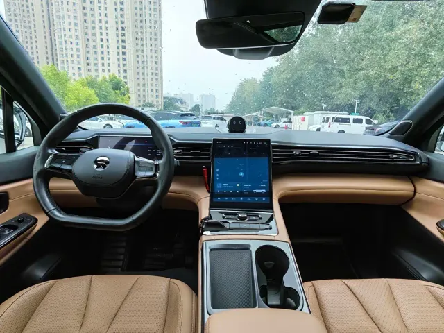 Nio ES8 — Фото автомобиля 16