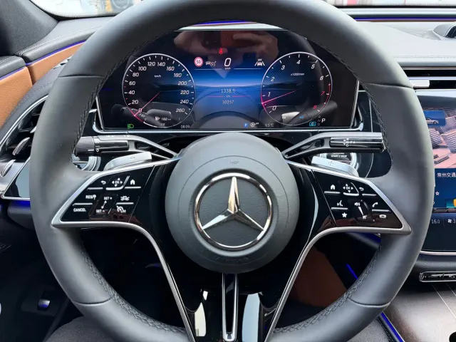 Mercedes-Benz E-Class — Фото автомобиля 7