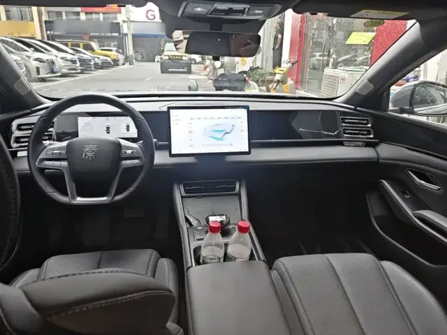 BYD Qin L — Фото автомобиля 9