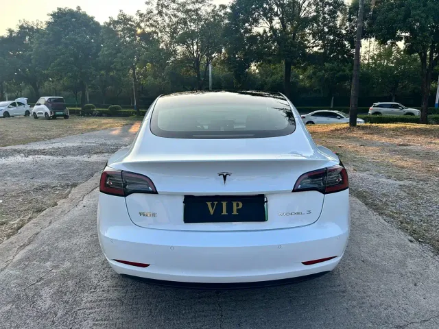 Tesla Model 3 — Фото автомобиля 8
