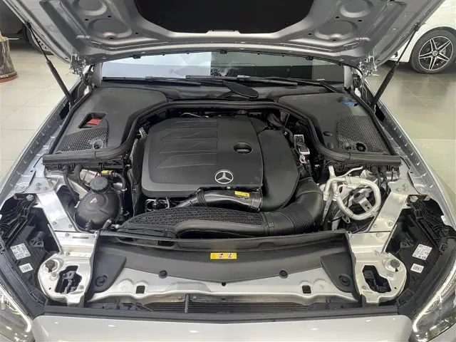 Mercedes-Benz E-Class — Фото автомобиля 23