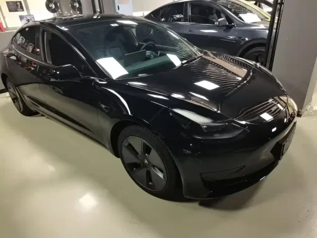 Tesla Model 3 — Фото автомобиля 3