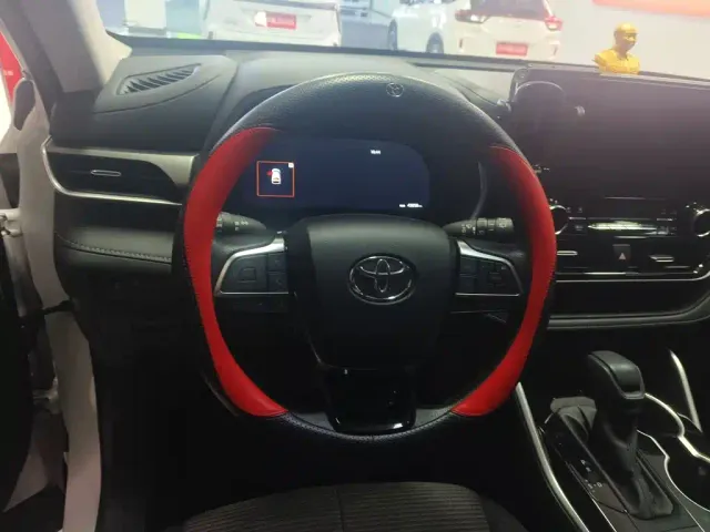 Toyota Highlander — Фото автомобиля 3