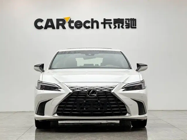 Lexus ES — Фото автомобиля 7