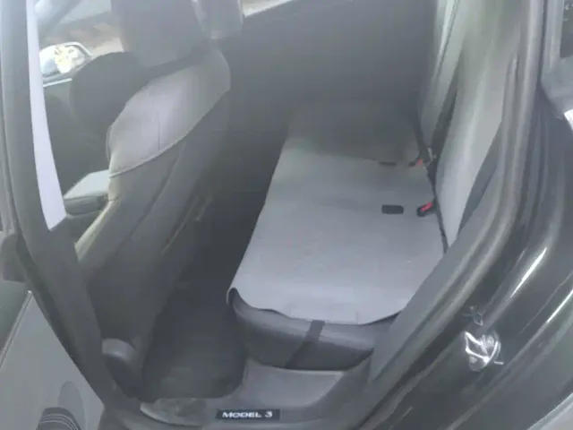 Tesla Model 3 — Фото автомобиля 11