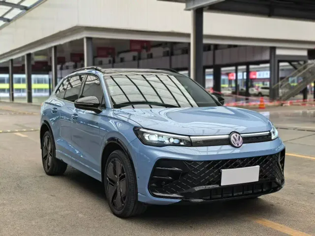 Volkswagen Tiguan L — Фото автомобиля 3