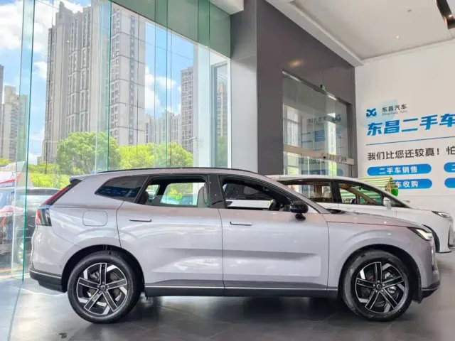 Volvo XC70 Plug-in Hybrid — Фото автомобиля 3