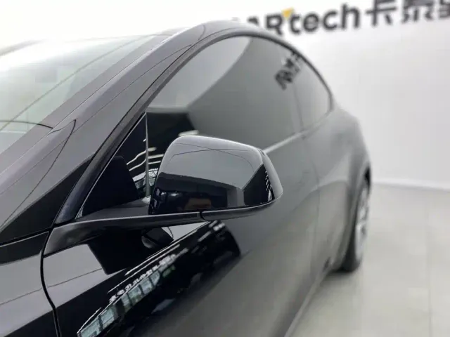 Tesla Model Y — Фото автомобиля 13