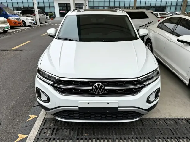 Volkswagen T-Roc — Фото автомобиля 2