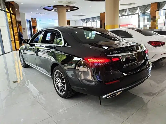 Mercedes-Benz E-Class — Фото автомобиля 4