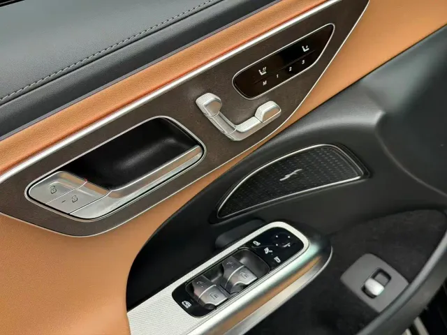 Mercedes-Benz E-Class — Фото автомобиля 7