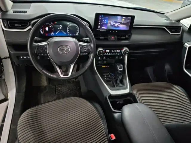 Toyota RAV4 — Фото автомобиля 9