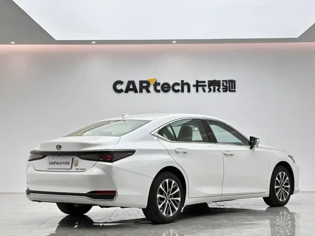 Lexus ES — Фото автомобиля 5