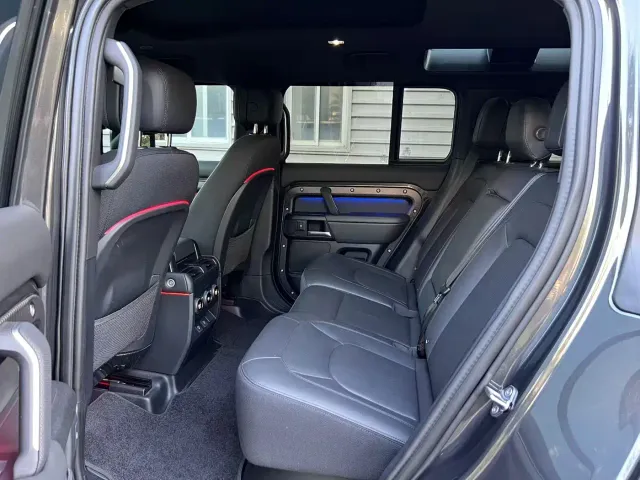 Land Rover Defender — Фото автомобиля 6