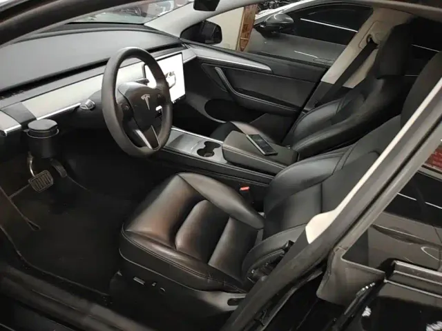 Tesla Model Y — Фото автомобиля 14