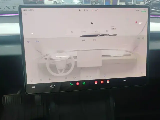 Tesla Model 3 — Фото автомобиля 12