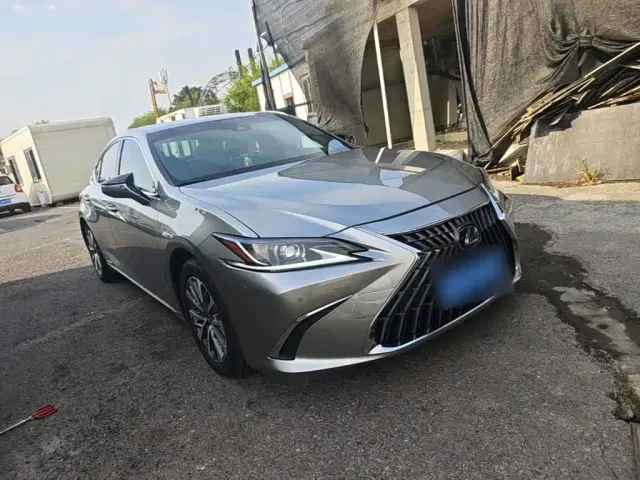 Lexus ES — Фото автомобиля 3