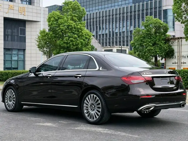 Mercedes-Benz E-Class — Фото автомобиля 7