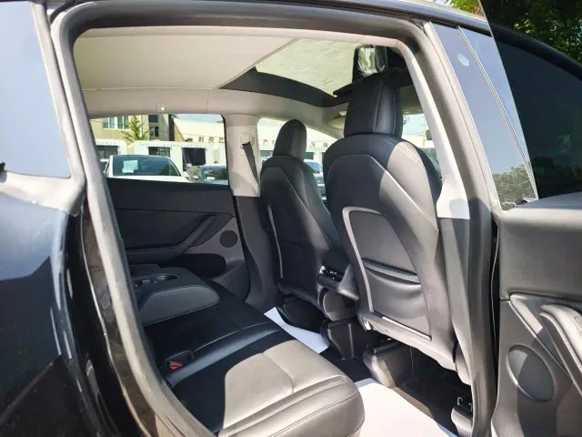 Tesla Model Y — Фото автомобиля 10