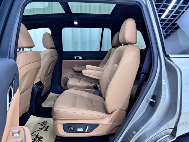 Li Auto ONE — Фото автомобиля 7