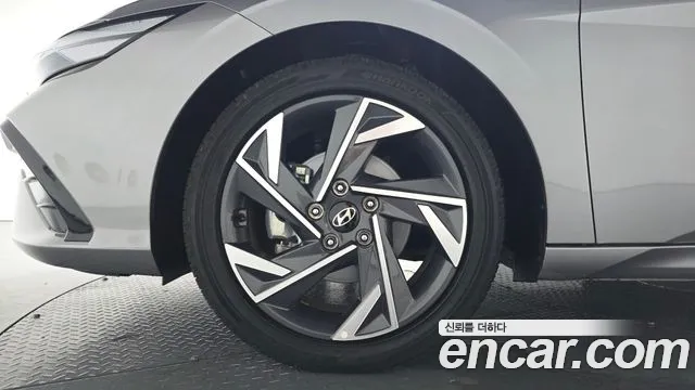 Hyundai AVANTE Inspiration — Фото автомобиля 5