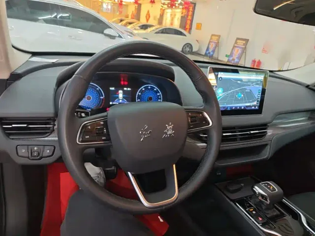 Hongqi E-QM5 — Фото автомобиля 9