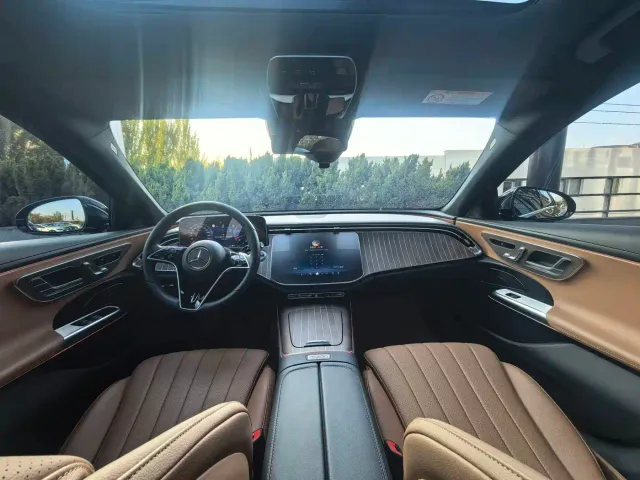 Mercedes-Benz E-Class — Фото автомобиля 14