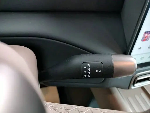 Li Auto MEGA — Фото автомобиля 13