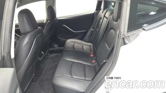 Tesla Model 3 — Фото автомобиля 11