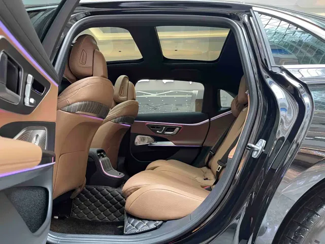 Mercedes-Benz E-Class — Фото автомобиля 11