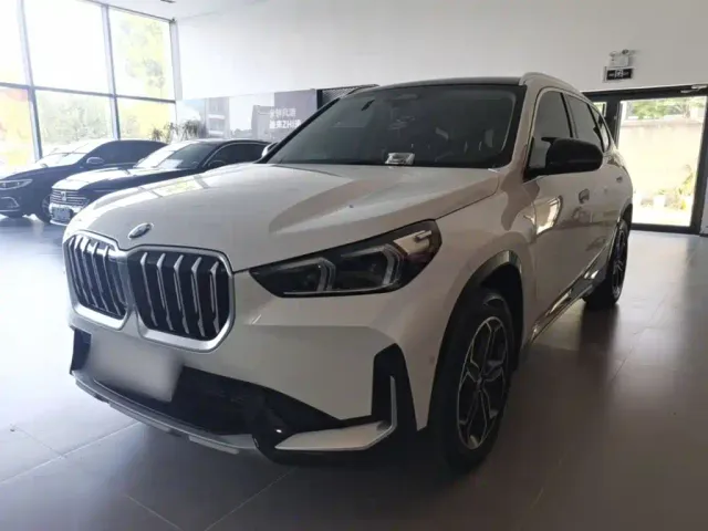 Фотография автомобиля — BMW X1