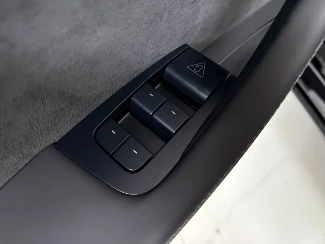 Tesla Model Y — Фото автомобиля 9