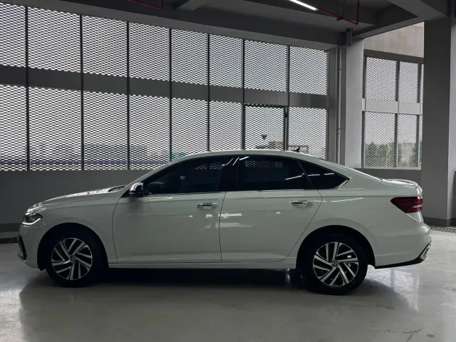 Volkswagen Lavida — Фото автомобиля 16
