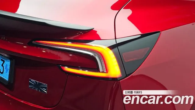 Tesla Model 3 — Фото автомобиля 8