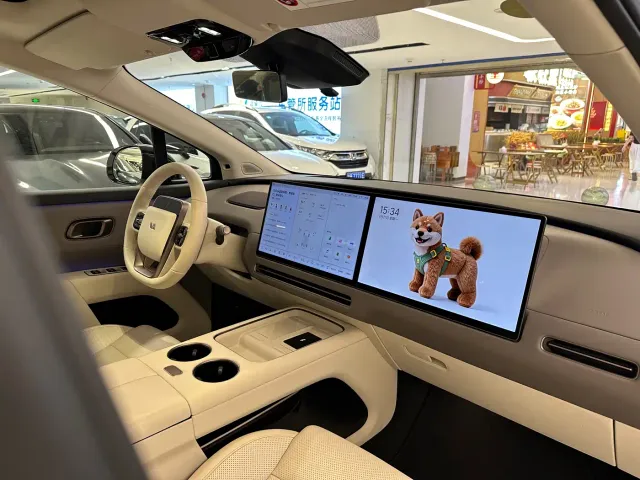 Li Auto i8 — Фото автомобиля 13