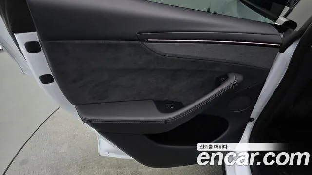 Tesla Model Y — Фото автомобиля 14