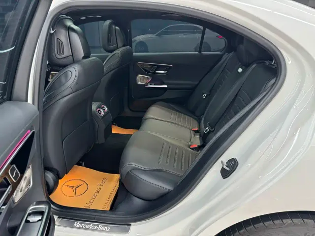 Mercedes-Benz C-Class — Фото автомобиля 12