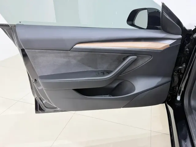 Tesla Model 3 — Фото автомобиля 19