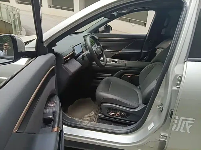 Dongfeng eπ 008 — Фото автомобиля 15