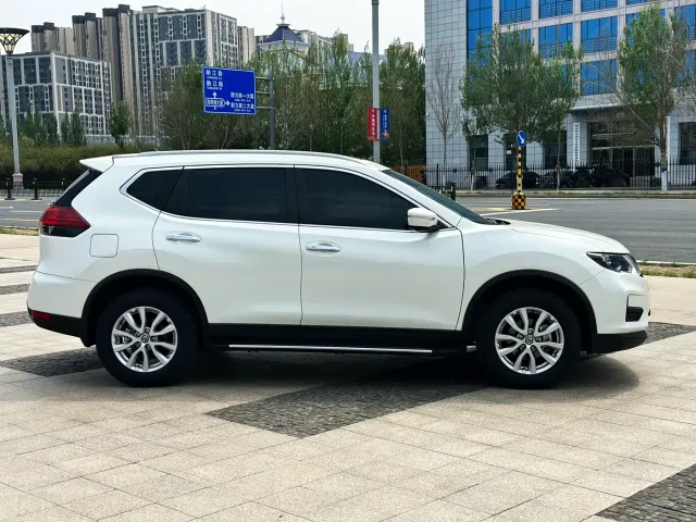 Nissan X-Trail — Фото автомобиля 4