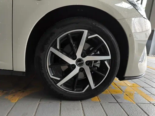 BYD Seal 07 DM-i — Фото автомобиля 11