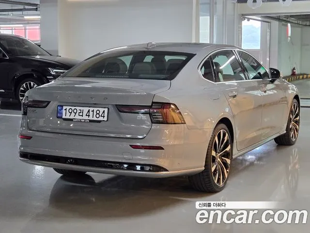 Volvo S90 — Фото автомобиля 2
