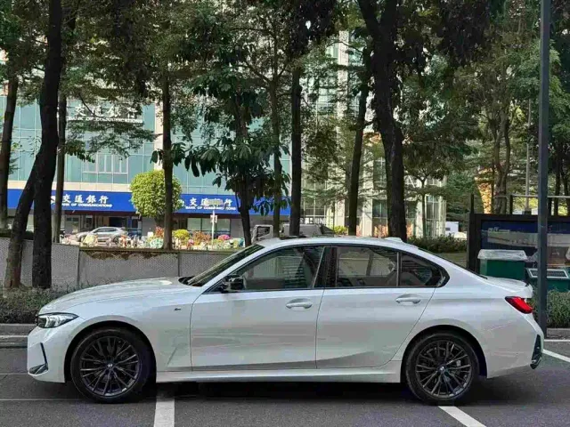 BMW 3 Series — Фото автомобиля 2