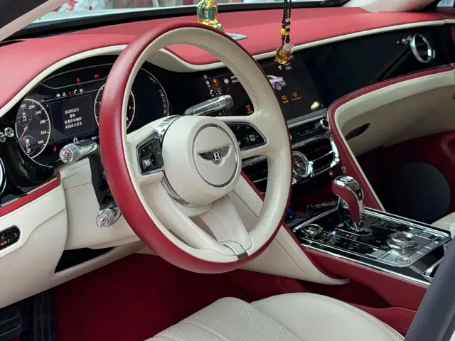 Bentley Flying Spur — Фото автомобиля 8