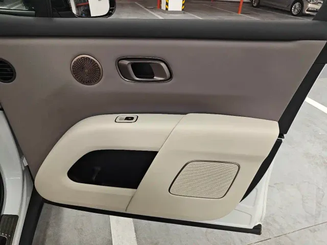 Li Auto Li i8 2025 Standard Edition — Фото автомобиля 4